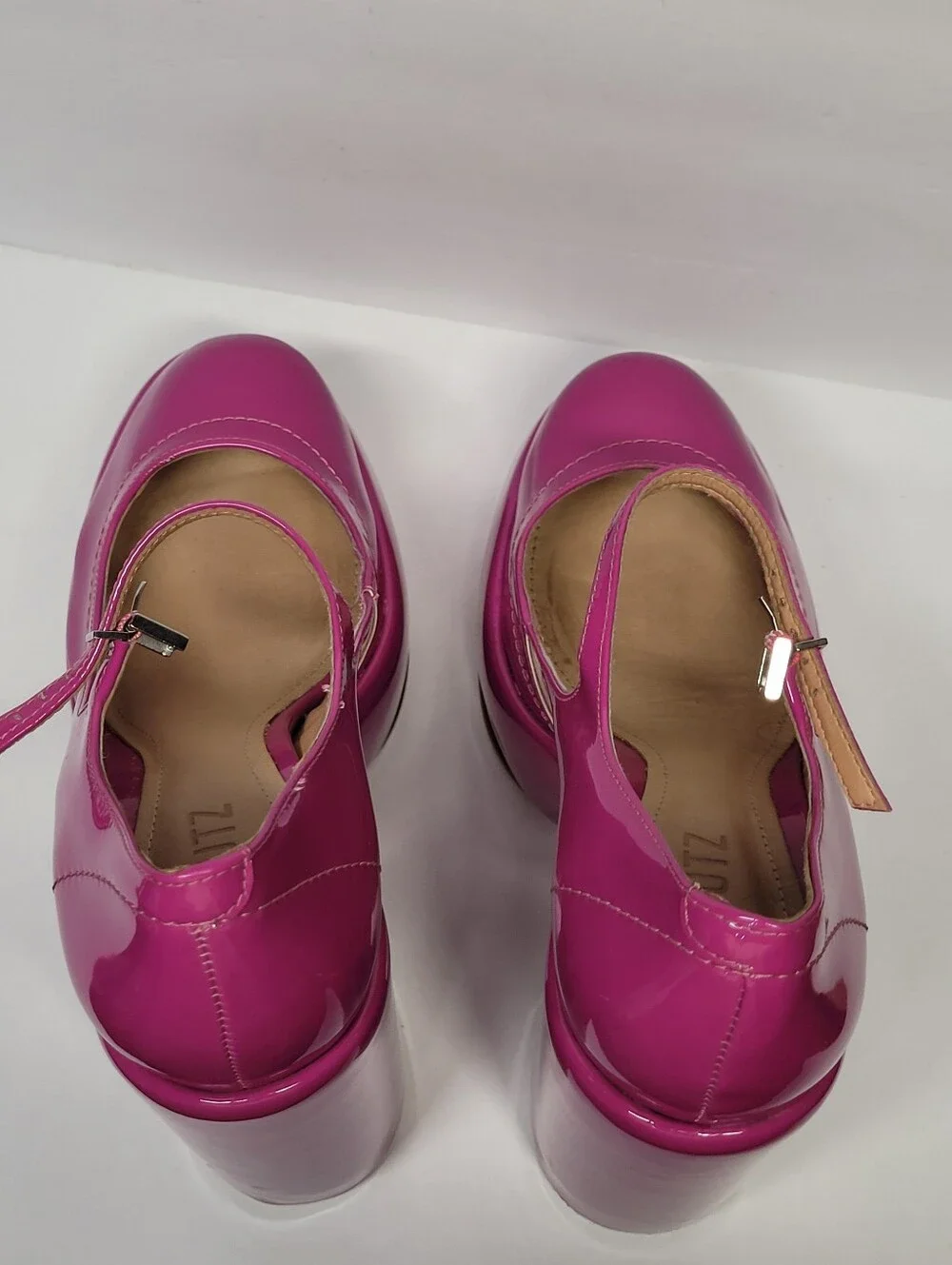 SCHUTZ eye catching